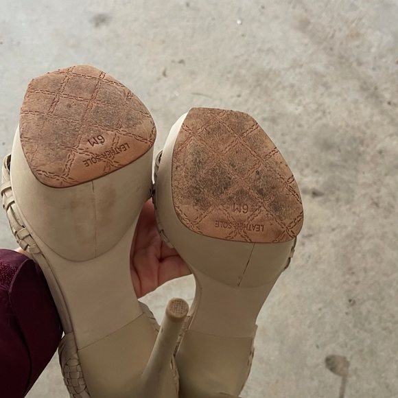 L.A.M.B. Ivory Pump - Picture 5 of 5